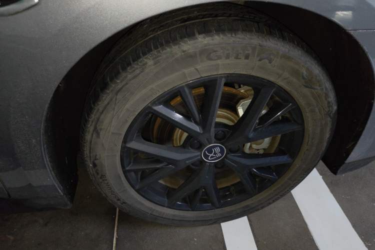 Used BYD Han 2024 DM-i Glory Edition 121KM Elite Model Right Front Wheel Hub