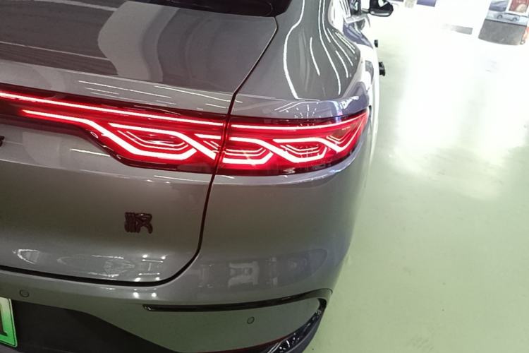 Used BYD Han 2024 DM-i Glory Edition 121KM Elite Model Right Rear Taillight