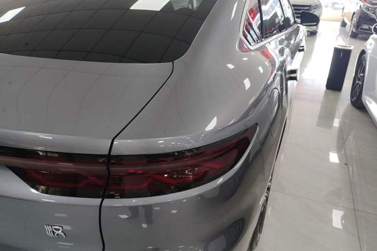 Used BYD Han 2024 DM-i Glory Edition 121KM Premium Model Right Rear Taillight