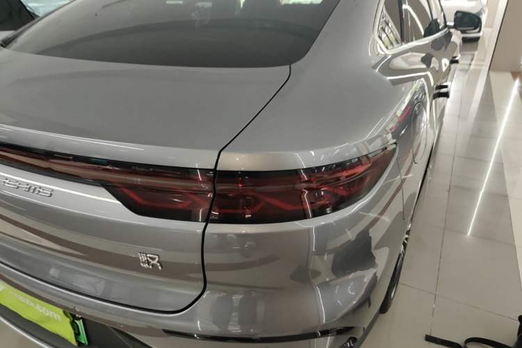 Used BYD Han 2024 DM-i Glory Edition 121KM Premium Model Right Rear Taillight