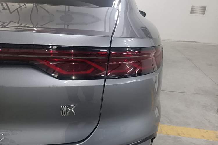 Used BYD Han 2024 DM-i Glory Edition 121KM Premium Model Right Rear Taillight