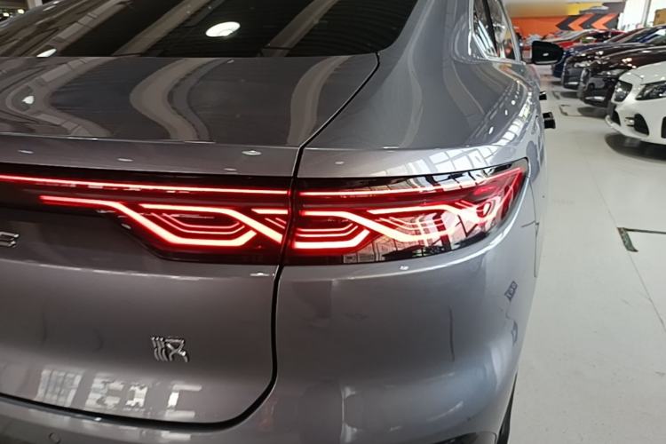 Used BYD Han 2024 DM-i Glory Edition 121KM Premium Model Right Rear Taillight