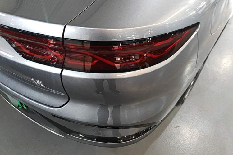Used BYD Han 2024 DM-i Glory Edition 121KM Elite Model Right Rear Taillight
