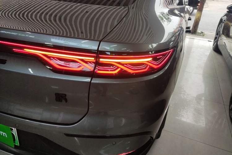 Used BYD Han 2024 DM-i Glory Edition 121KM Prestige Model Right Rear Taillight