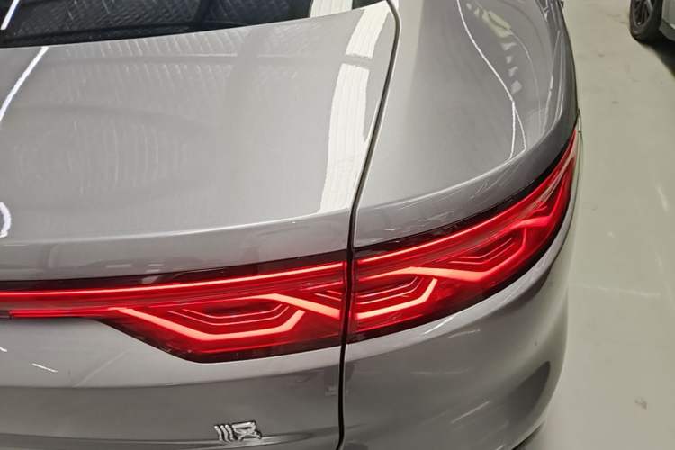 Used BYD Han 2024 DM-i Glory Edition 121KM Elite Model Right Rear Taillight