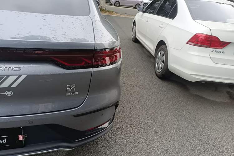 Used BYD Han 2024 EV Glory Edition 610 km All-Wheel Drive "Tian Shen Zhi Jia" Intelligent Driving Model Right Rear Taillight
