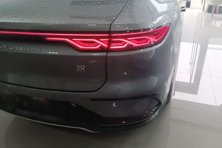Used BYD Han 2024 DM-i Glory Edition 121KM Premium Model Right Rear Taillight