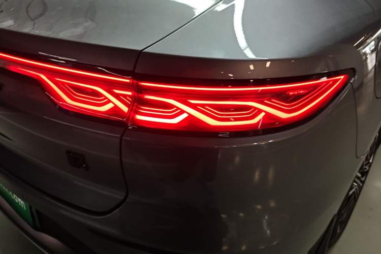Used BYD Han 2024 DM-i Glory Edition 121KM Prestige Model Right Rear Taillight