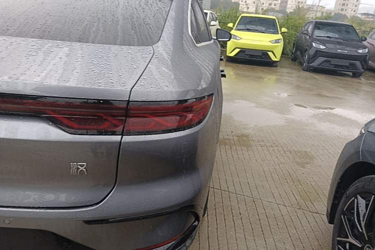 Used BYD Han 2024 EV Glory Edition 506KM Front-Wheel-Drive Premium Model Right Rear Taillight