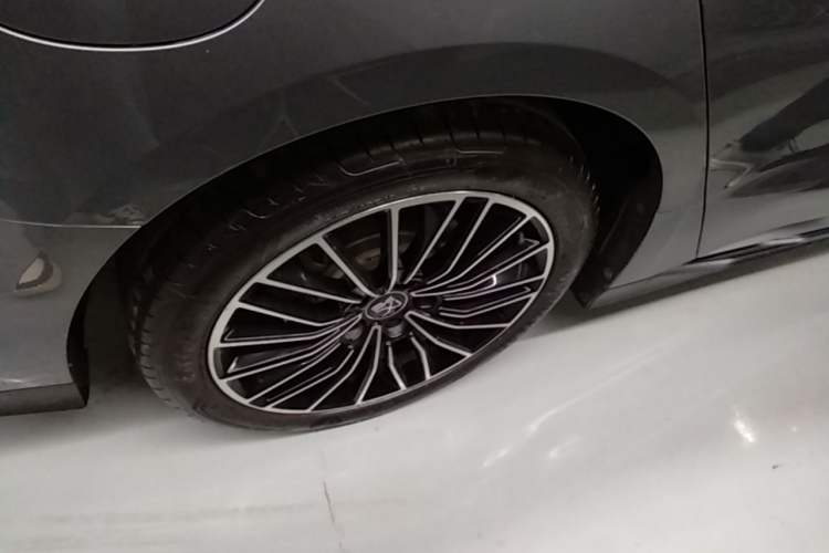 Used BYD Han 2024 DM-i Glory Edition 121KM Premium Model Right Rear Wheel Hub