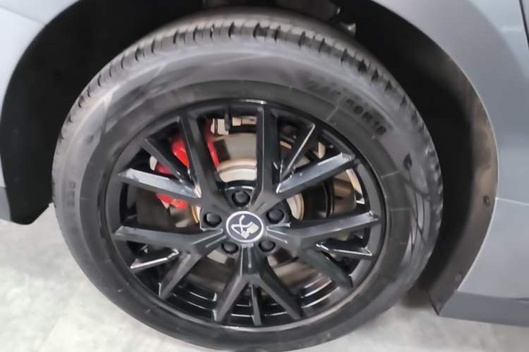 Used BYD Han 2024 DM-i Glory Edition 121KM Prestige Model Right Rear Wheel Hub