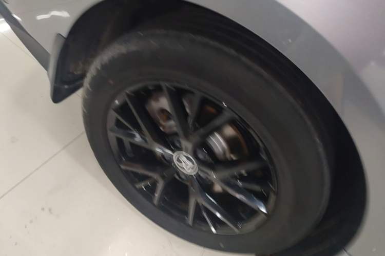 Used BYD Han 2024 DM-i Glory Edition 121KM Elite Model Right Rear Wheel Hub