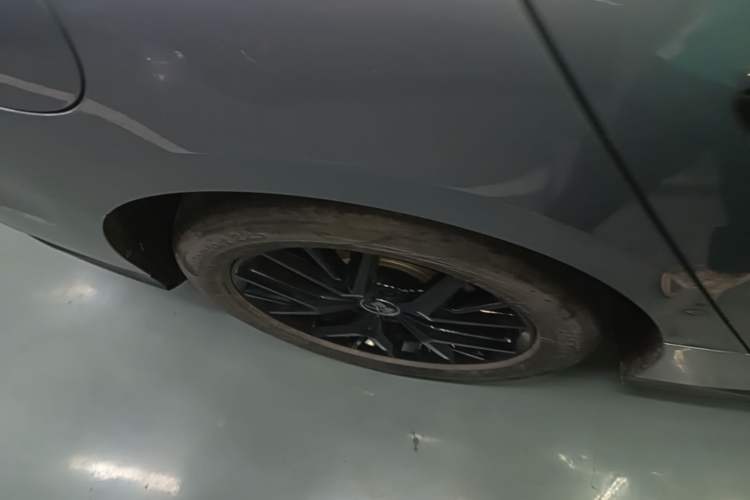 Used BYD Han 2024 DM-i Glory Edition 121KM Prestige Model Right Rear Wheel Hub