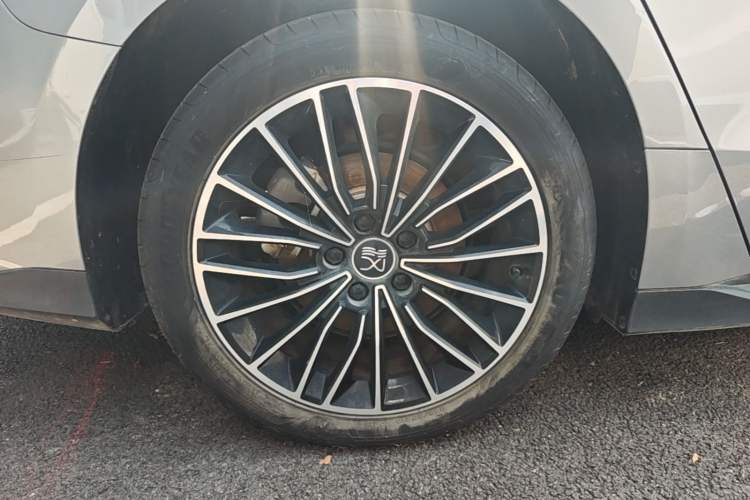 Used BYD Han 2024 DM-i Glory Edition 121KM Premium Model Right Rear Wheel Hub