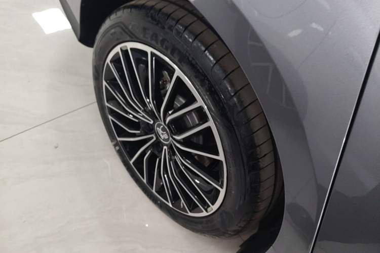 Used BYD Han 2024 DM-i Glory Edition 121KM Premium Model Right Rear Wheel Hub