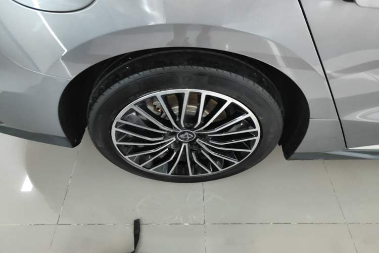 Used BYD Han 2024 DM-i Glory Edition 121KM Premium Model Right Rear Wheel Hub