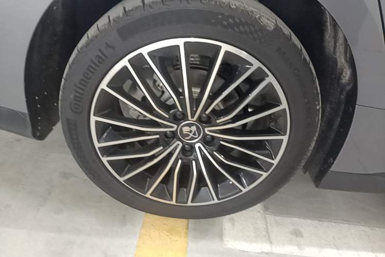 Used BYD Han 2024 DM-i Glory Edition 121KM Premium Model Right Rear Wheel Hub