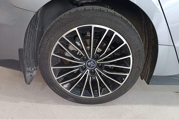 Used BYD Han 2024 DM-i Glory Edition 121KM Premium Model Right Rear Wheel Hub