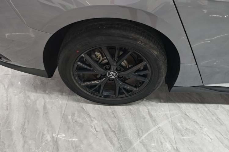 Used BYD Han 2024 DM-i Glory Edition 121KM Prestige Model Right Rear Wheel Hub