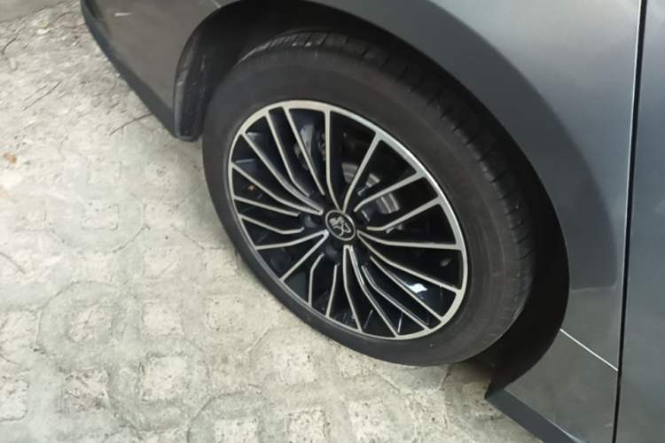 Used BYD Han 2024 EV Glory Edition 506KM Front-Wheel-Drive Premium Model Right Rear Wheel Hub