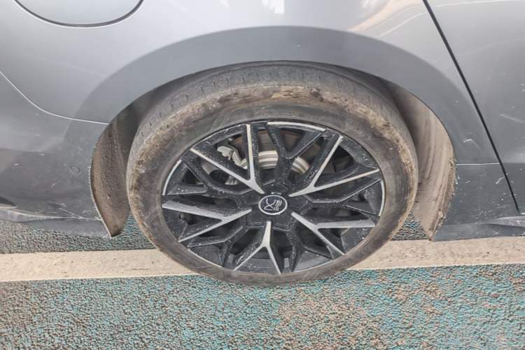 Used BYD Han 2024 EV Glory Edition 610 km All-Wheel Drive "Tian Shen Zhi Jia" Intelligent Driving Model Right Rear Wheel Hub