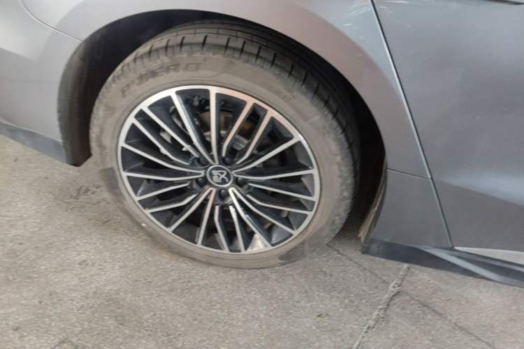 Used BYD Han 2024 DM-i Glory Edition 121KM Prestige Model Right Rear Wheel Hub