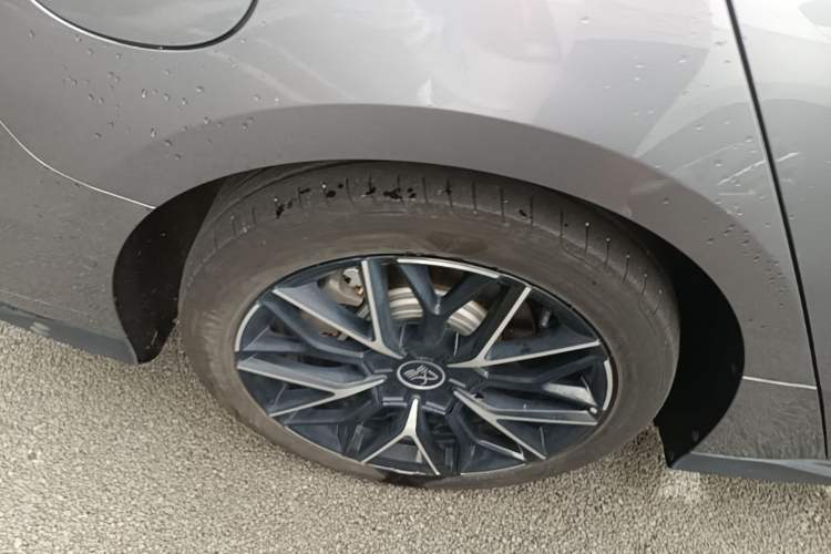 Used BYD Han 2024 EV Glory Edition 610 km All-Wheel Drive "Tian Shen Zhi Jia" Intelligent Driving Model Right Rear Wheel Hub