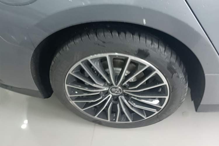 Used BYD Han 2024 DM-i Glory Edition 121KM Premium Model Right Rear Wheel Hub