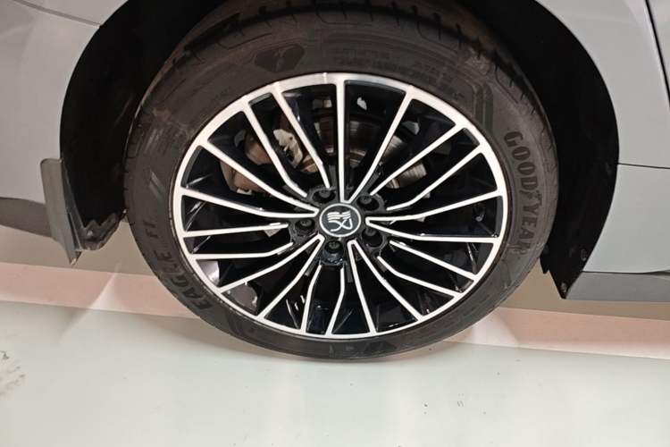 Used BYD Han 2024 DM-i Glory Edition 121KM Prestige Model Right Rear Wheel Hub