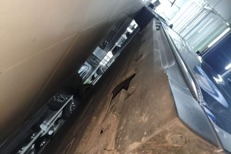 Used BYD Han 2024 EV Glory Edition 506KM Front-Wheel-Drive Premium Model Right Side Sill