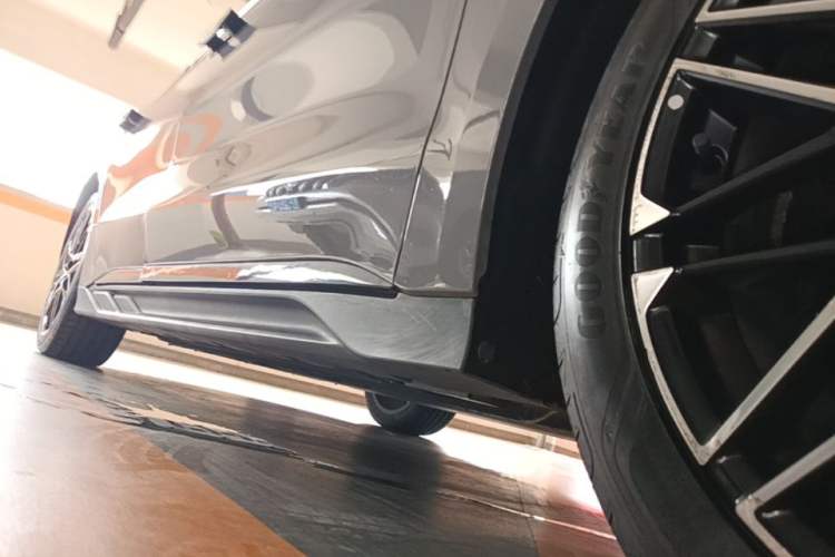 Used BYD Han 2024 EV Glory Edition 605KM Front-Wheel-Drive Premium Model Right Side Sill