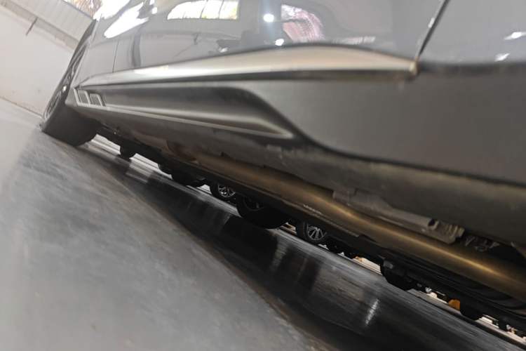 Used BYD Han 2024 DM-i Glory Edition 121KM Elite Model Right Side Sill