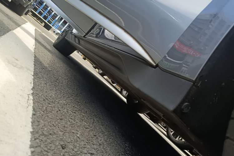 Used BYD Han 2024 EV Glory Edition 605KM Front-Wheel-Drive Premium Model Right Side Sill