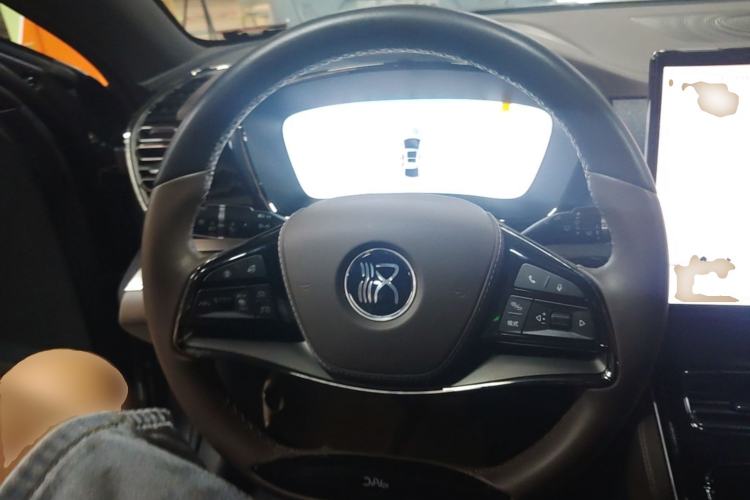 Used BYD Han 2024 DM-i Glory Edition 121KM Elite Model Steering Wheel