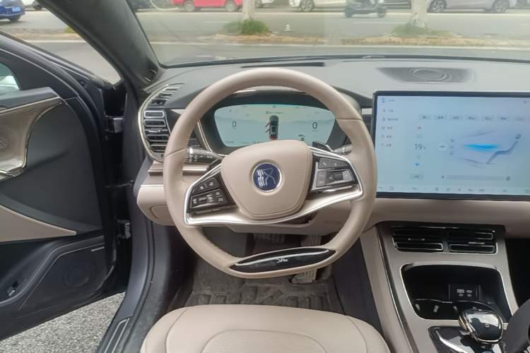 Used BYD Han 2024 EV Glory Edition 610 km All-Wheel Drive "Tian Shen Zhi Jia" Intelligent Driving Model Steering Wheel