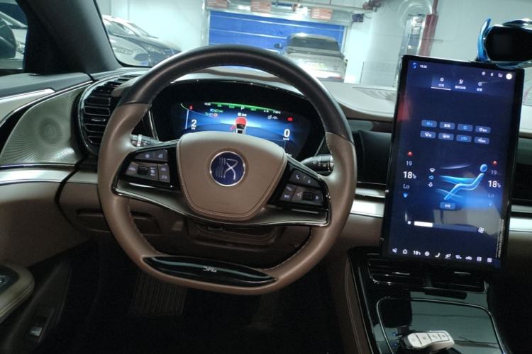 Used BYD Han 2024 DM-i Glory Edition 121KM Elite Model Steering Wheel