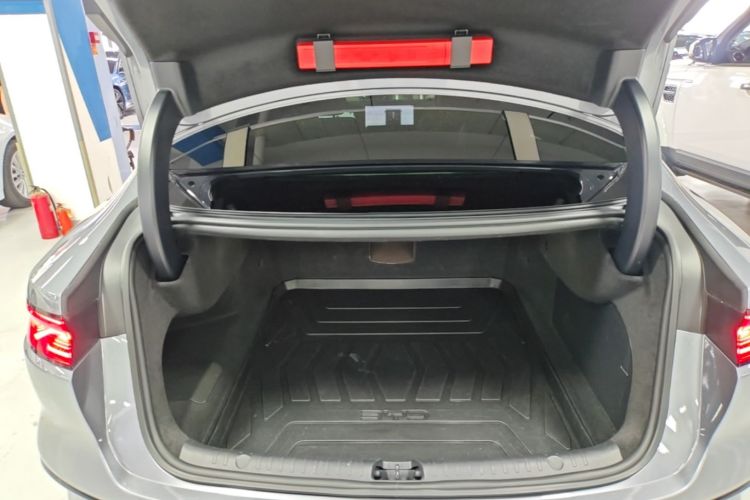 Used BYD Han 2024 EV Glory Edition 605KM Front-Wheel-Drive Premium Model Trunk