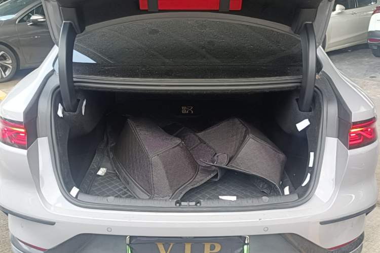 Used BYD Han 2024 EV Glory Edition 506KM Front-Wheel-Drive Premium Model Trunk