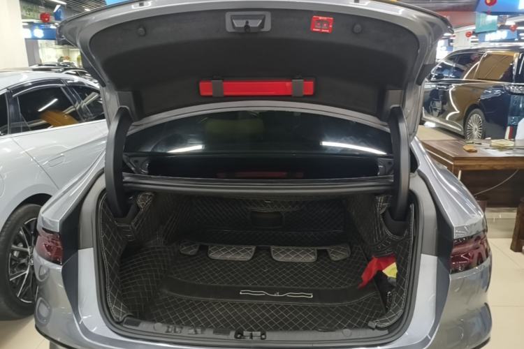 Used BYD Han 2024 EV Glory Edition 506KM Front-Wheel-Drive Premium Model Trunk