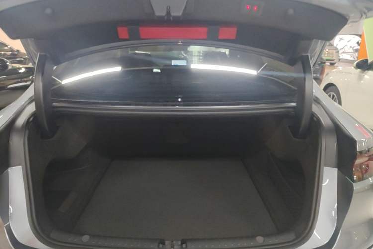 Used BYD Han 2024 DM-i Glory Edition 121KM Elite Model Trunk
