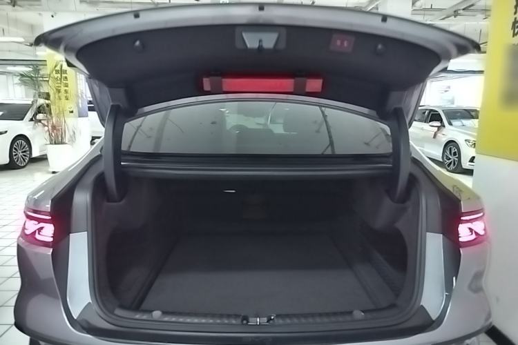 Used BYD Han 2024 DM-i Glory Edition 121KM Elite Model Trunk