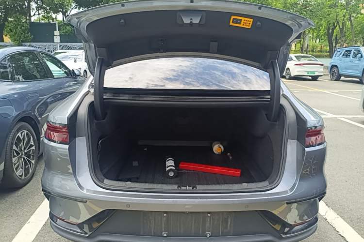 Used BYD Han 2024 EV Glory Edition 605KM Front-Wheel-Drive Premium Model Trunk