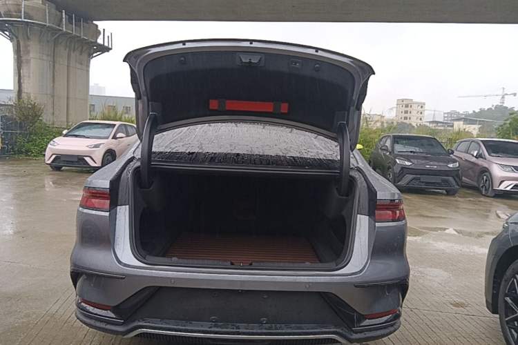 Used BYD Han 2024 EV Glory Edition 506KM Front-Wheel-Drive Premium Model Trunk