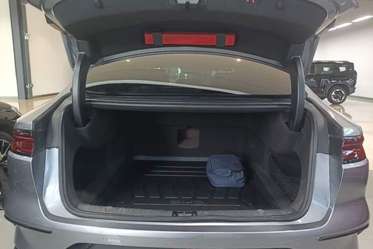 Used BYD Han 2024 DM-i Glory Edition 121KM Prestige Model Trunk