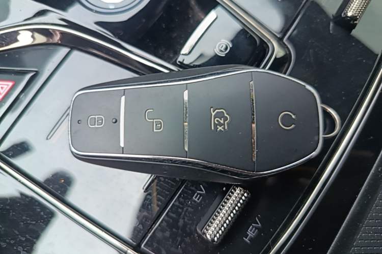 Used BYD Han 2024 DM-i Glory Edition 121KM Prestige Model Vehicle Key