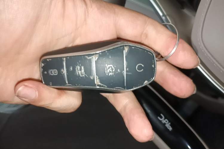 Used BYD Han 2024 EV Glory Edition 605KM Front-Wheel-Drive Premium Model Vehicle Key
