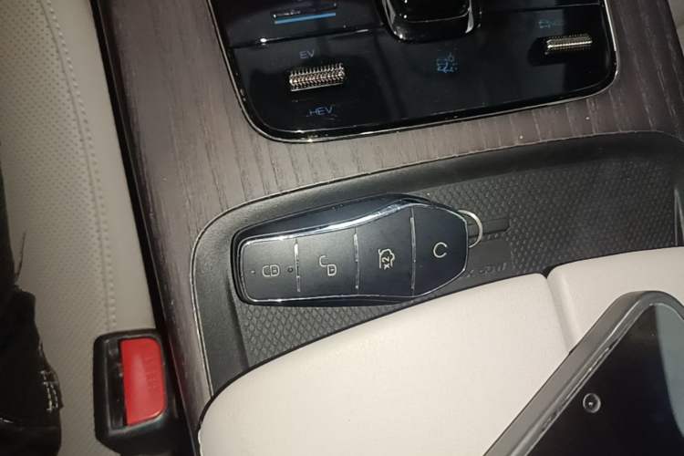 Used BYD Han 2024 DM-i Glory Edition 121KM Premium Model Vehicle Key