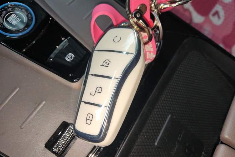 Used BYD Han 2024 DM-i Glory Edition 121KM Prestige Model Vehicle Key