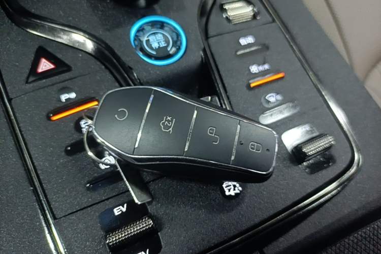 Used BYD Han 2024 DM-i Glory Edition 121KM Prestige Model Vehicle Key