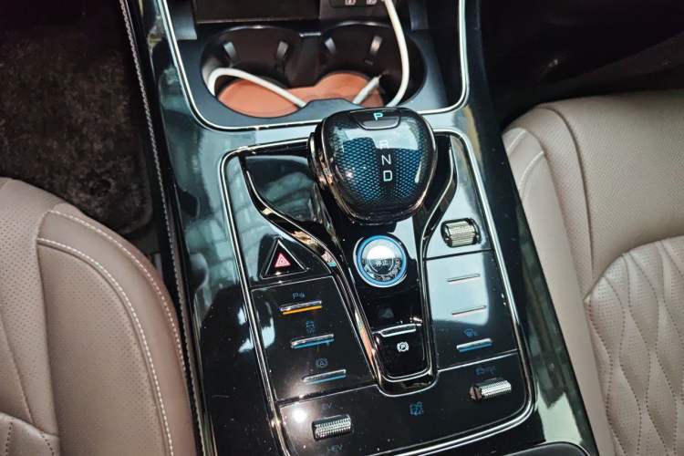 Used BYD Han 2024 DM-i Glory Edition 121KM Prestige Model Gear Lever